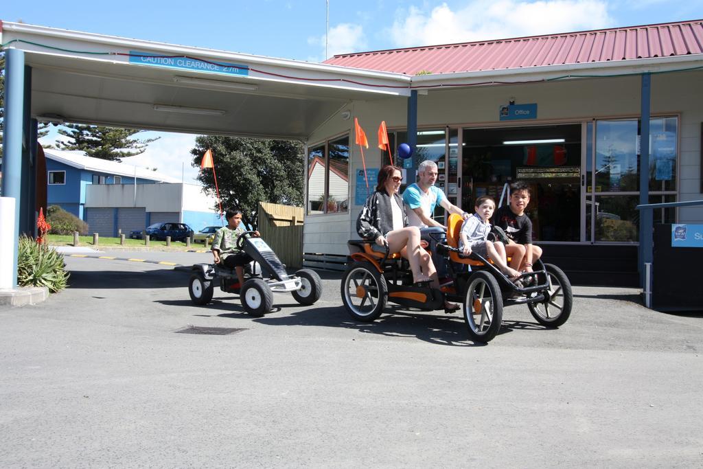 Waikanae Beach Top 10 Holiday Park جيسبورن المظهر الخارجي الصورة